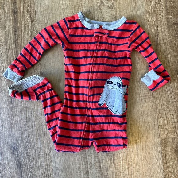 Carter’s Footie‎ Pajamas Sloth | size 2T - Picture 1 of 3